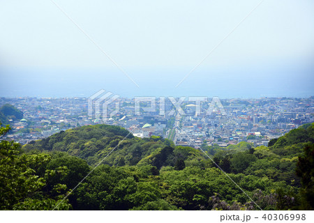 半僧坊の展望台から見える相模湾と若宮大路 半僧坊の展望台から見える相模湾と若宮大路 40306998