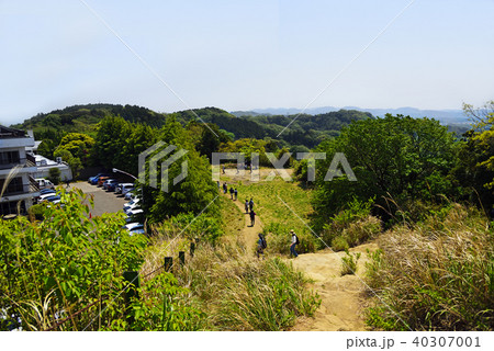 鎌倉アルプス:大平山山頂から見える広場 鎌倉アルプス:大平山山頂から見える広場 40307001