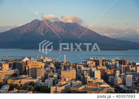 鹿児島　桜島の夜景　市街地　月光の錦江湾 40307093