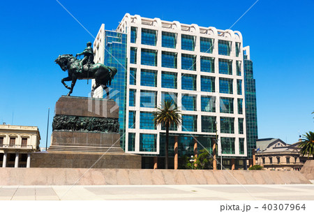 Plaza Independencia in Montevideo Plaza Independencia in Montevideo 40307964