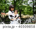 ママと赤ちゃん水遊び 40309858