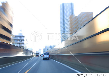 国道6号線を走行する車 国道6号線を走行する車 40312745