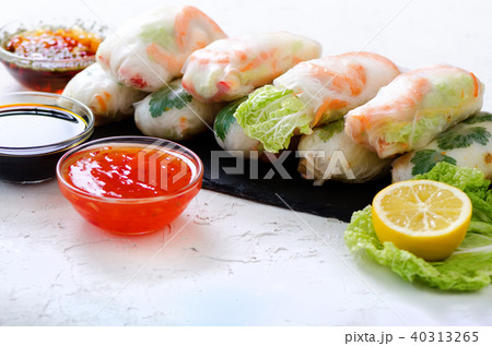Vietnamese spring rolls - rice paper, lettuce 40313265