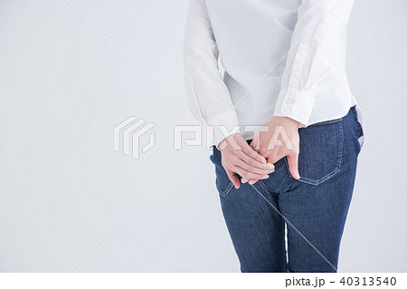 お尻をおさえる人 40313540