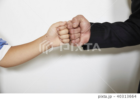 親子　父　息子 40313664