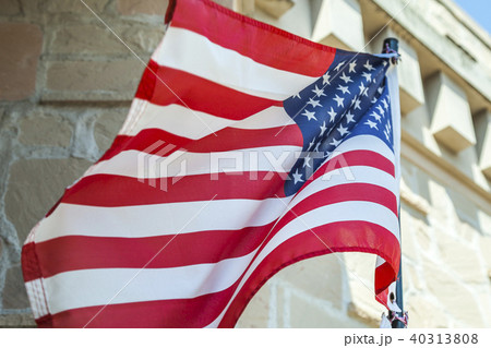 風に靡く星条旗のアップ 40313808