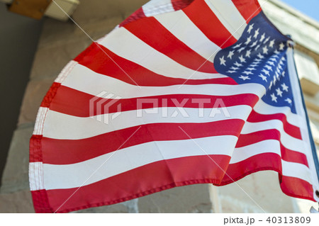 風に靡く星条旗のアップ 40313809