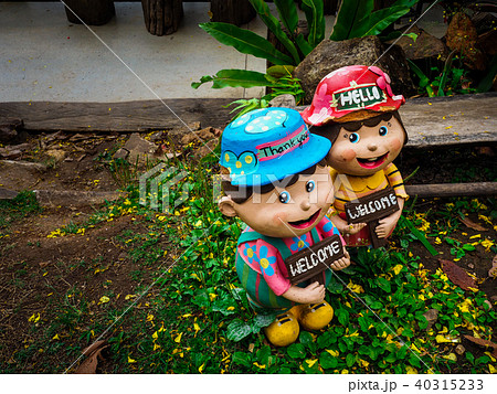 clay dolls are holding welcome sign board clay dolls are holding welcome sign board 40315233