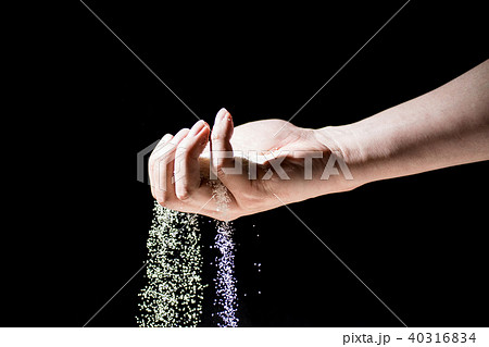 砂を掴む手 砂を掴む手 40316834