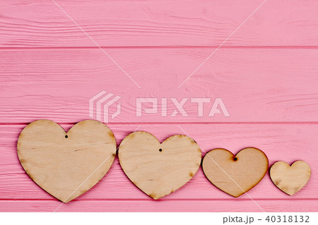 Row of wooden hearts and copy space. 40318132