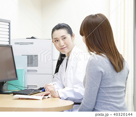 医療　診察　女医 40320144