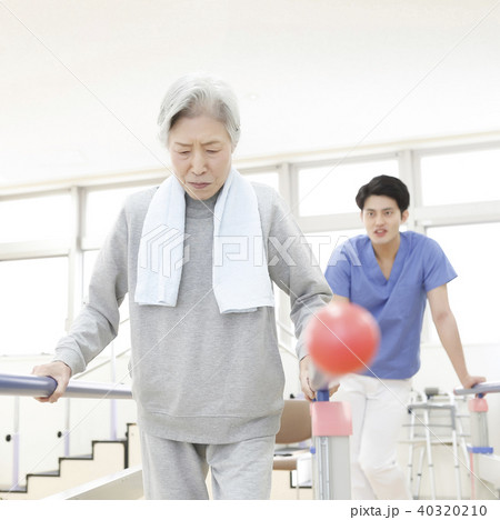 リハビリ　シニア女性 40320210