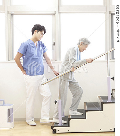 リハビリ　シニア女性 40320265