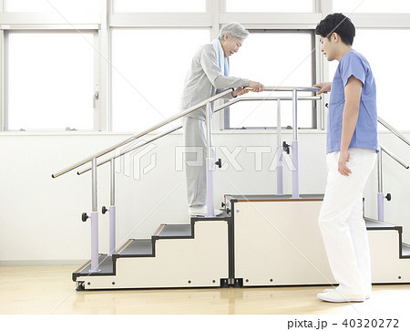 リハビリ　シニア女性 40320272