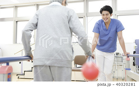 リハビリ　シニア女性 40320281
