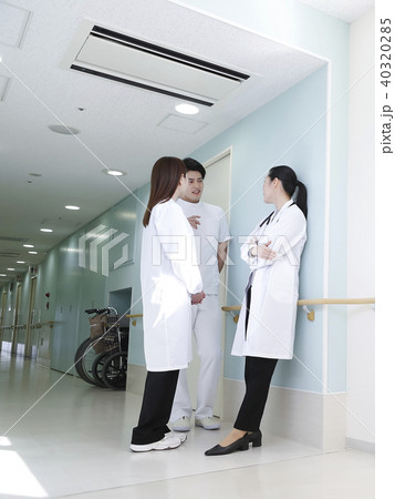 病院　医療チーム　打ち合わせ 40320285