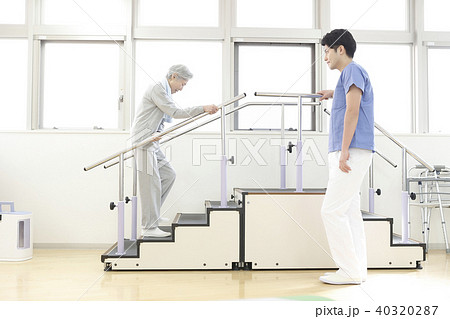 リハビリ　シニア女性 40320287