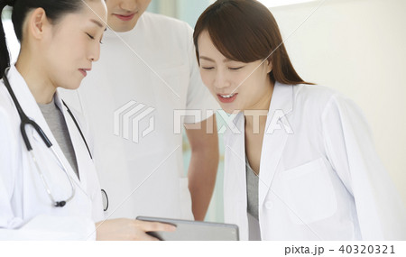 病院　医療チーム　打ち合わせ 40320321