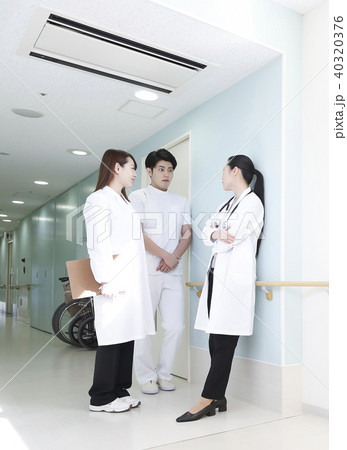 病院　医療チーム　打ち合わせ 40320376