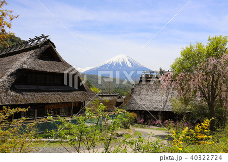 【山梨県】西湖いやしの里根場と富士山 【山梨県】西湖いやしの里根場と富士山 40322724