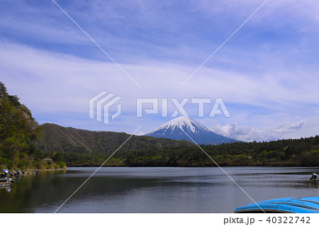 【山梨県】西湖と富士山 40322742