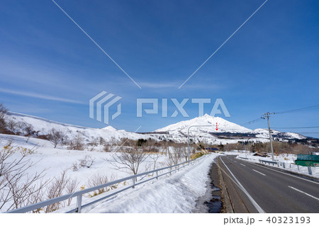 道路沿いから見る利尻山 40323193