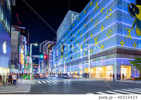 東京 銀座 三丁目交差点の夜景の写真素材 [40323423] - PIXTA