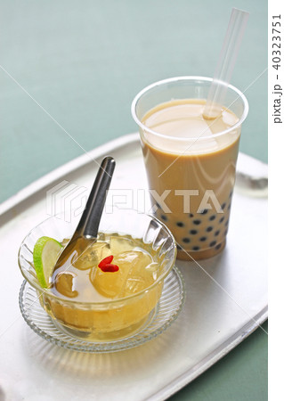 タピオカミルクティーと愛玉子 40323751