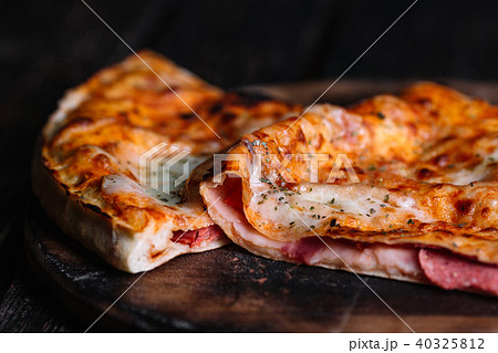 Cutted Calzone - Stuffed Pizza  40325812