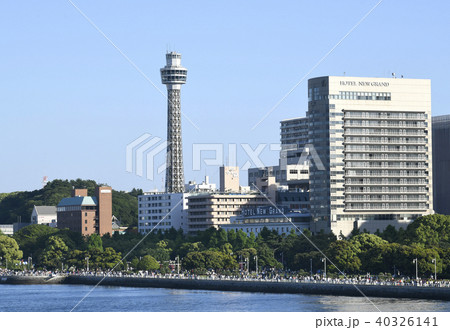 日本の横浜都市景観　横浜マリンタワーなどを望む 40326141
