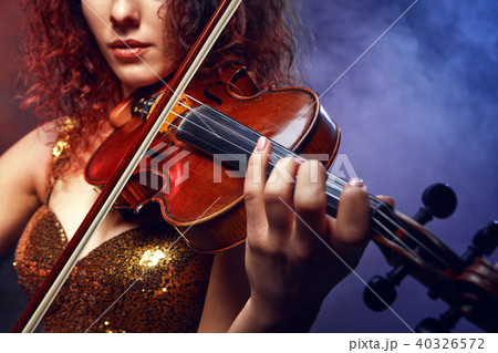 Violinist girl performs on stage. 40326572