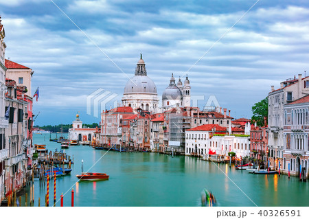 Grand canal at night in Venice, Italy Grand canal at night in Venice, Italy 40326591