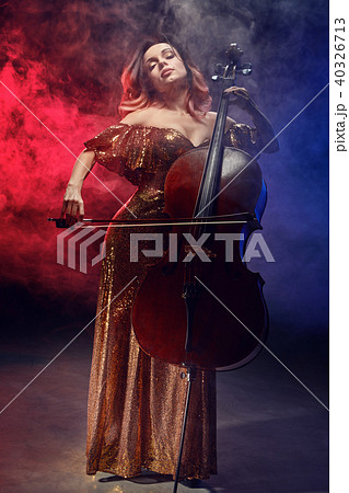 The cellist girl performs on stage. 40326713