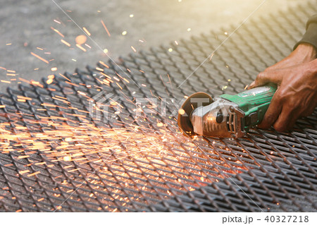 Electric wheel grinding steel on sieve. 40327218