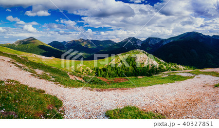 Mountain peaks covered with snow Mountain peaks covered with snow 40327851