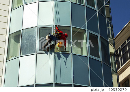 rope access technician washes windows  40330279