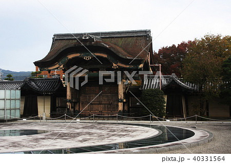 東本願寺菊門（内側） 40331564