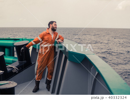 The fisherman throws a hook on a ship for catching tuna fish. Fishing at sea. The fisherman throws a hook on a ship for catching tuna fish. Fishing at sea. 40332324