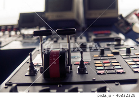 CPP controllable pitch propellers handles of vessel 40332329