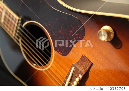 アコースティックギター 40332703