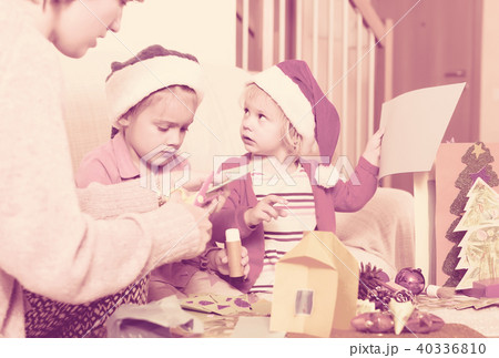 woman with two girls preparing for Christmas woman with two girls preparing for Christmas 40336810