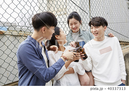 ビール 笑顔 微笑 40337313