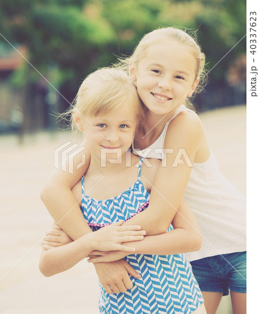 Two small happy sisters outdoors 40337623