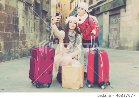 Girl and woman taking selfie on mobile phone Girl and woman taking selfie on mobile phone 40337677