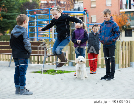 children playing rubber band 40339455