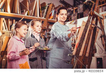 Smiling woman teacher giving workshop 40339654