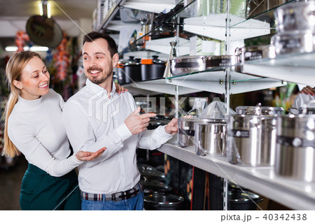 Young couple choosing new saucepan in dinnerware store 40342438