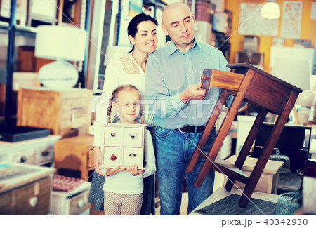 Family is choosing new curbstone Family is choosing new curbstone 40342930