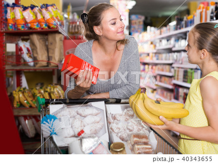 Smiling mom with girl is choosing fresh goods Smiling mom with girl is choosing fresh goods 40343655