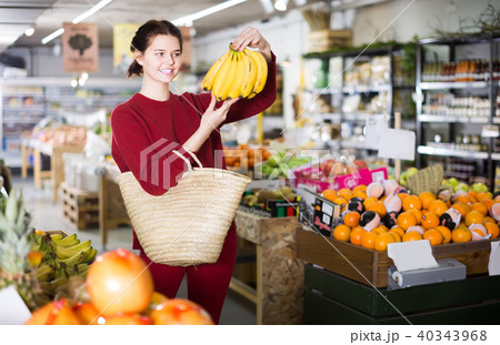 Brunette girl decided to buy bananas 40343968